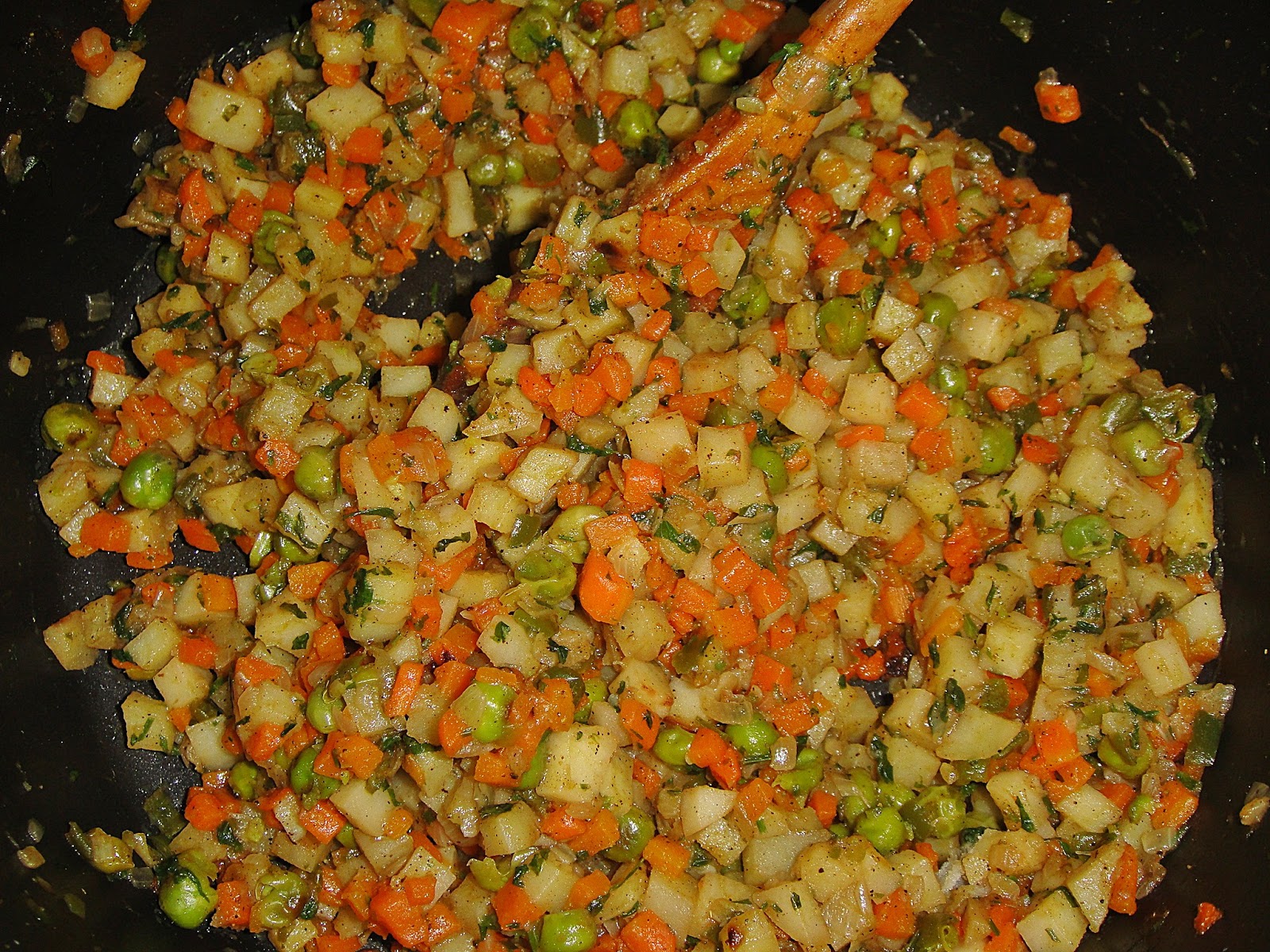 Maryam's Culinary Wonders: 428. Vegetable Samosa