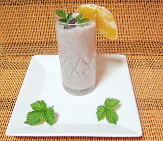 Milkshake cu mure portocala si sirop de soc