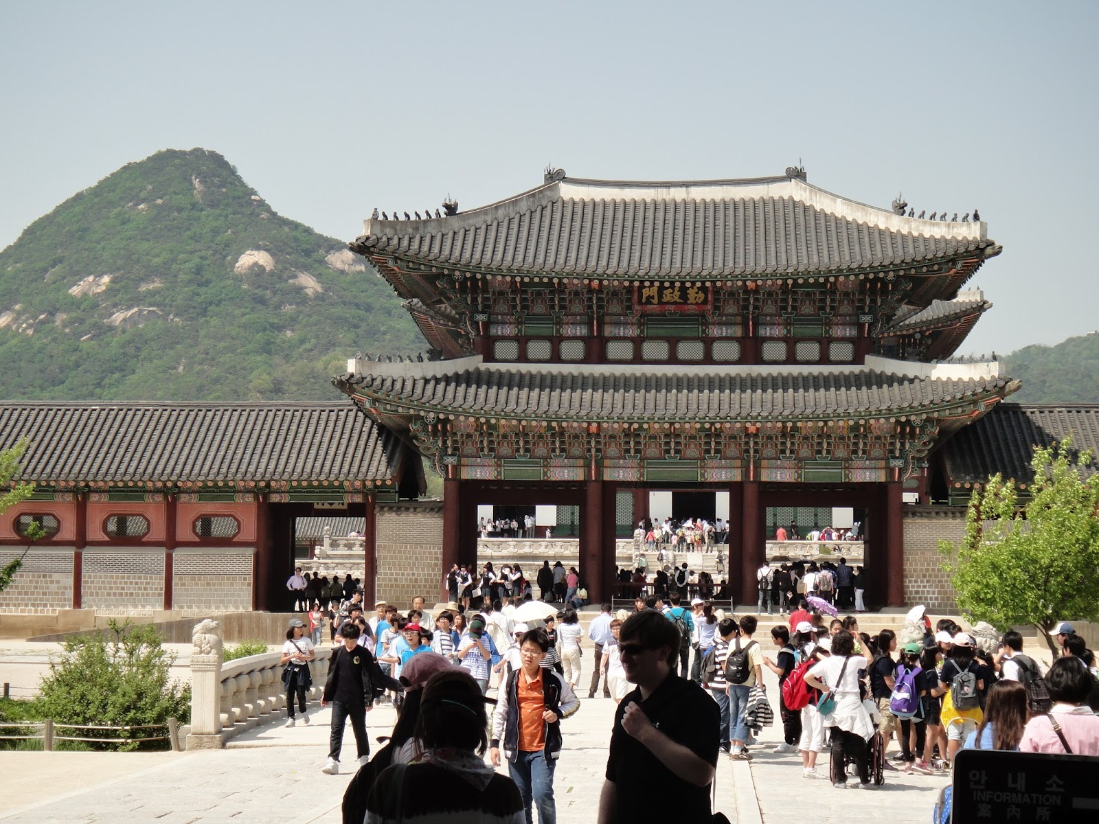 Jon Pang's Korean Adventure: Gwanghwamun Palace: Changing of the Guards