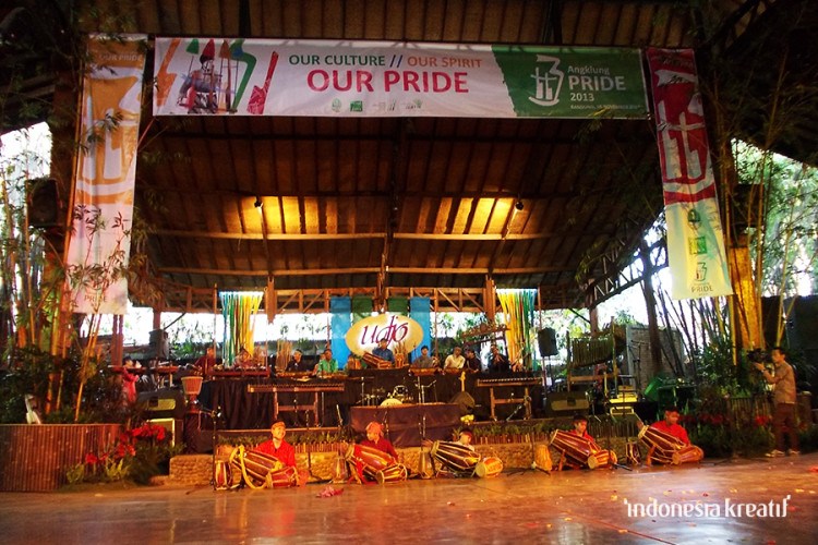 Sebutkan Beberapa Pertunjukan Musik Daerah Yang Diiringi