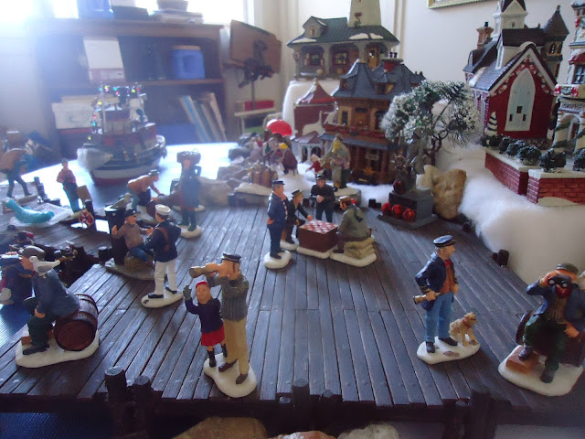 GARDENS AND CASTLES: CHRISTMAS VILLAGE