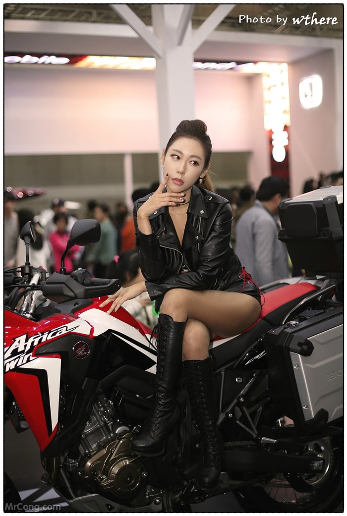 Kim Tae Hee&#39;s beauty at the Seoul Motor Show 2017 (230 photos) photo 12-2