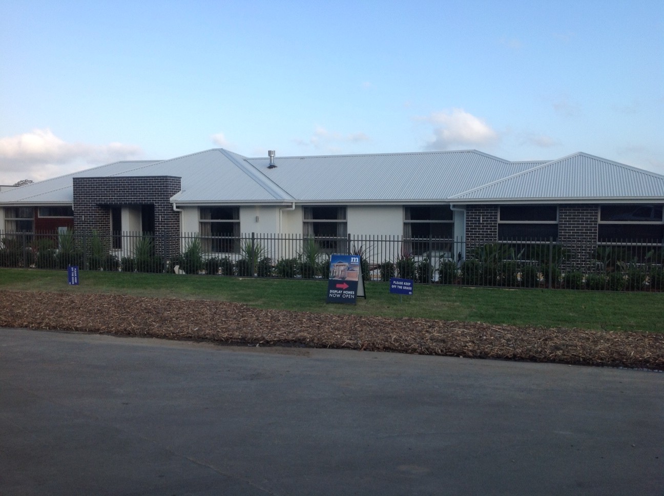 V & V's Metricon Phoenix BrooksReach, Horsley Metricon's Display