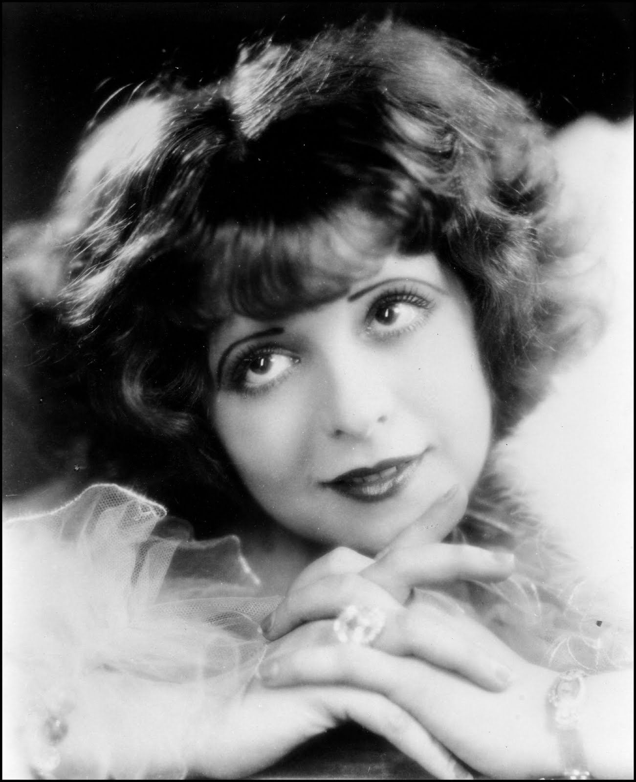 Art, Movies, Wood and whatnot . . .: Remembering Clara Bow....