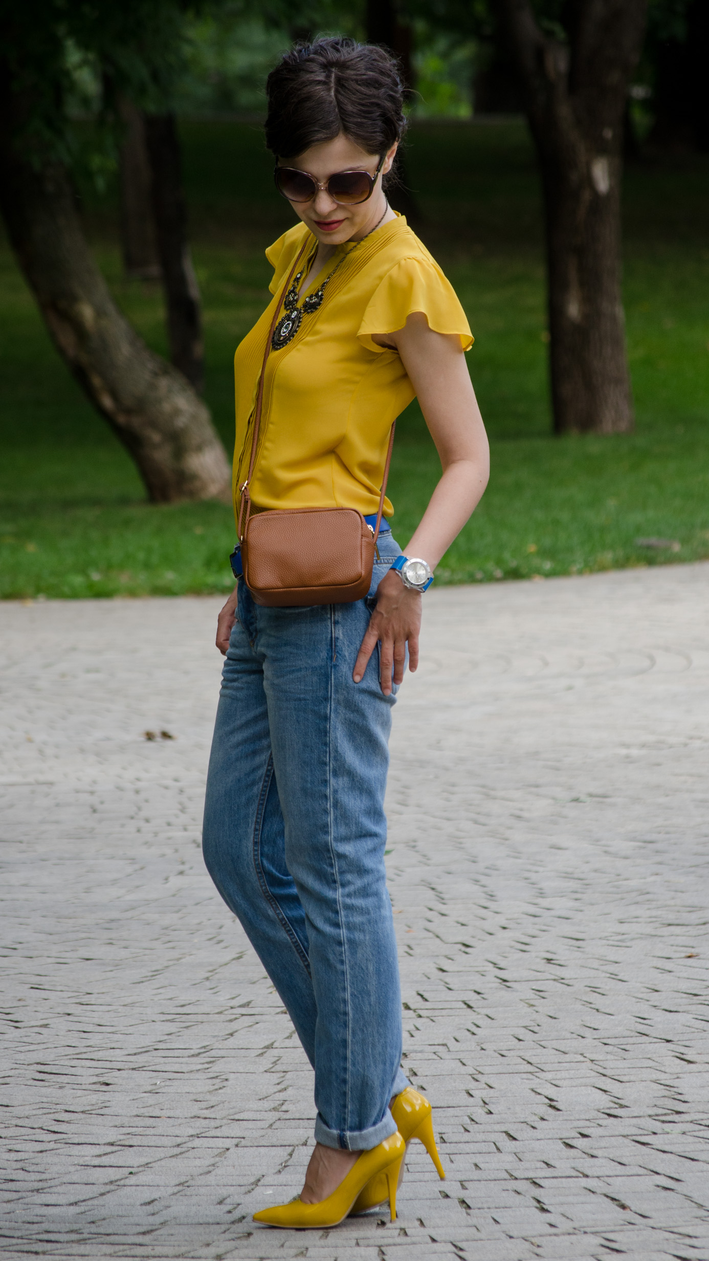 heels mustard boyfriend jeans H&M brown satchel