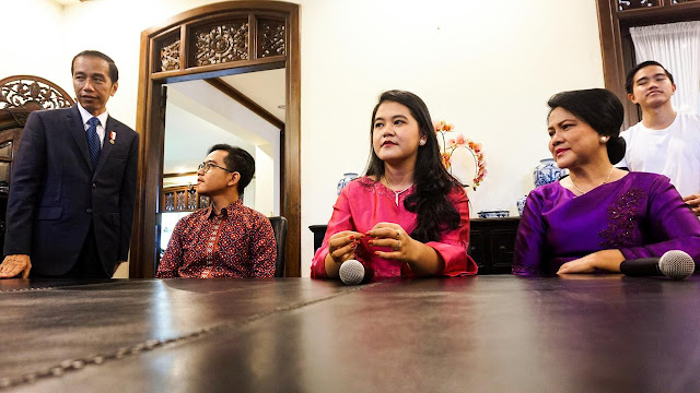 Tak Ada Nama Kaesang di Profil Biodata Keluarga Jokowi, Wikipedia Beri Jawaban Begini Tak Ada Nama Kaesang di Profil Biodata Keluarga Jokowi, Wikipedia Beri Jawaban Begini