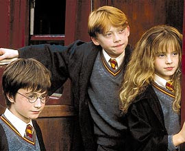 Harry Potter and the Sorcerer's Stone movieloversreviews.filminspector.com film Daniel Radcliffe Emma Watson Rupert Grint