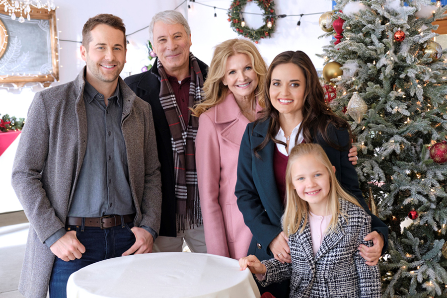 Christmas at Dollywood - a Hallmark Channel Countdown to Christmas Movie st...