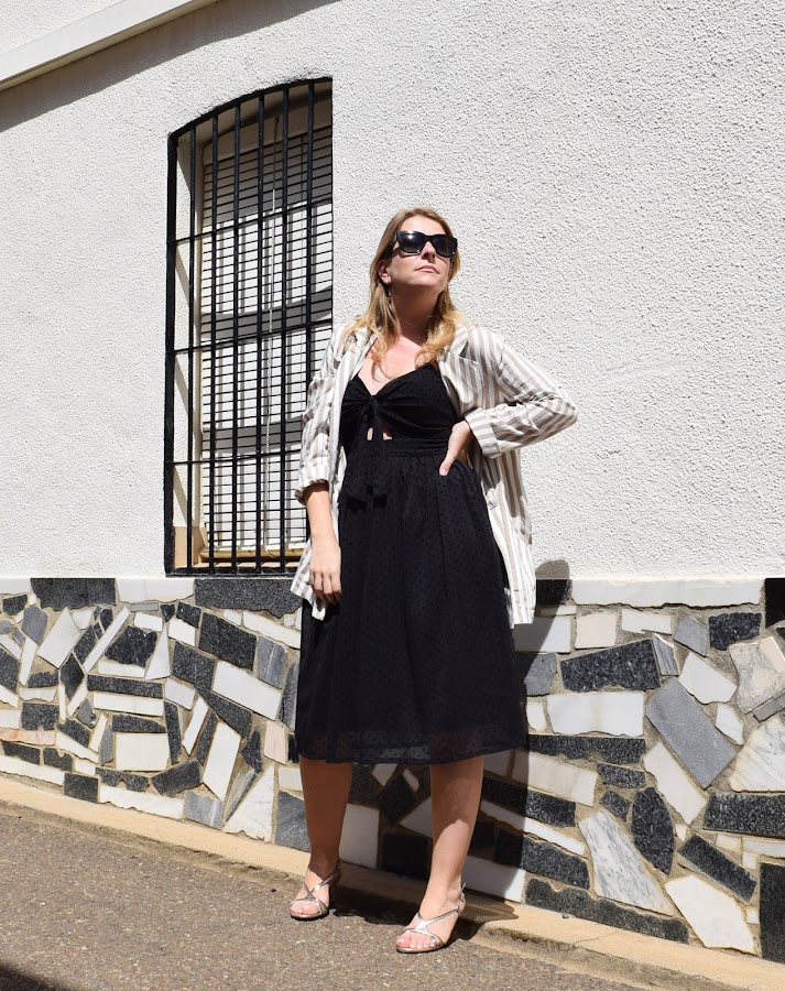 Vestido_negro_blazer_rayas