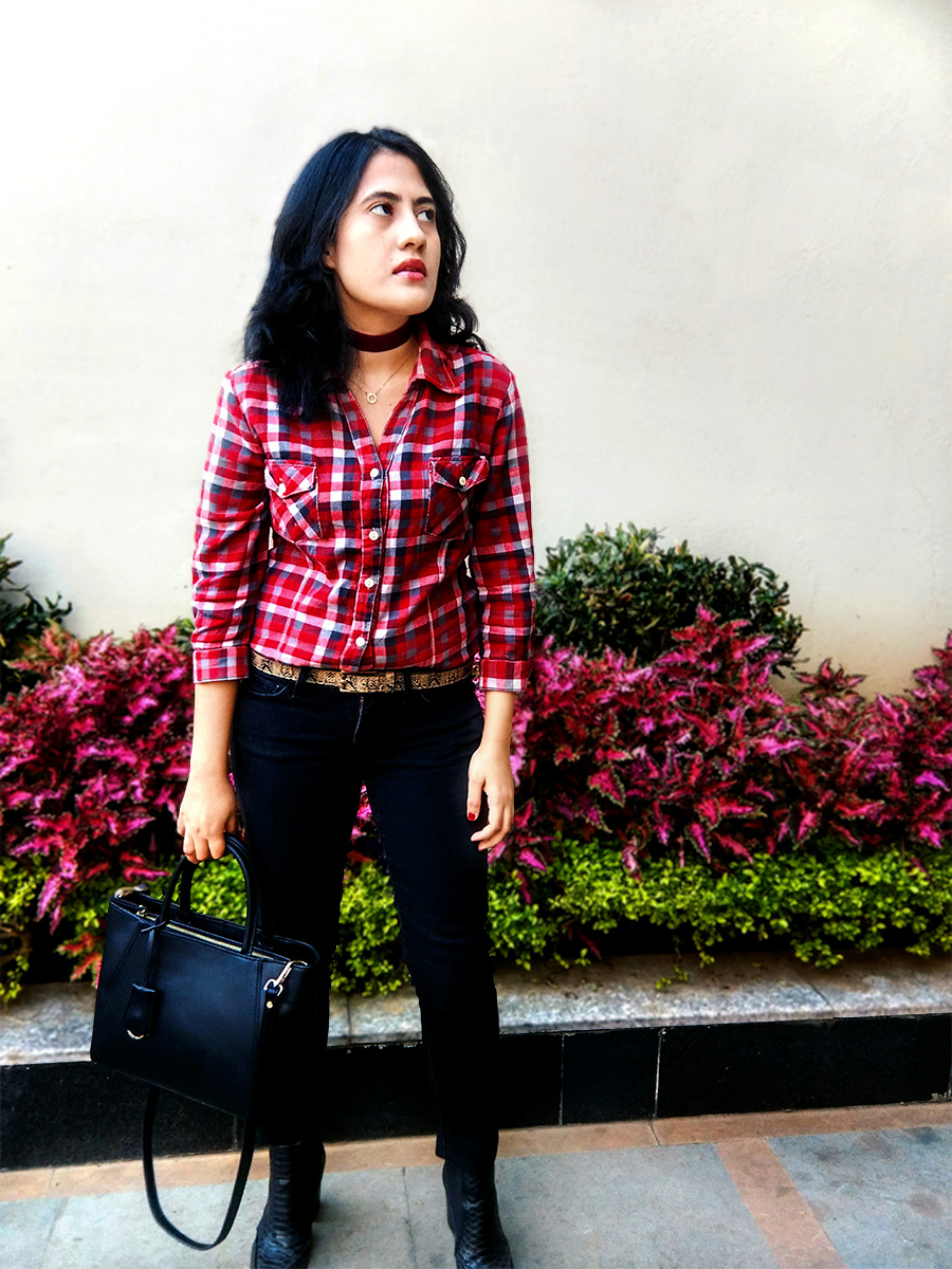 FALL FEEL // PLAID SHIRT |STYLE AND ILLUSTRATION BLOG BY DHEERA JOSHI Zara plaid shirt, Levi's black denim ,Mango black Boots,Zara black bag