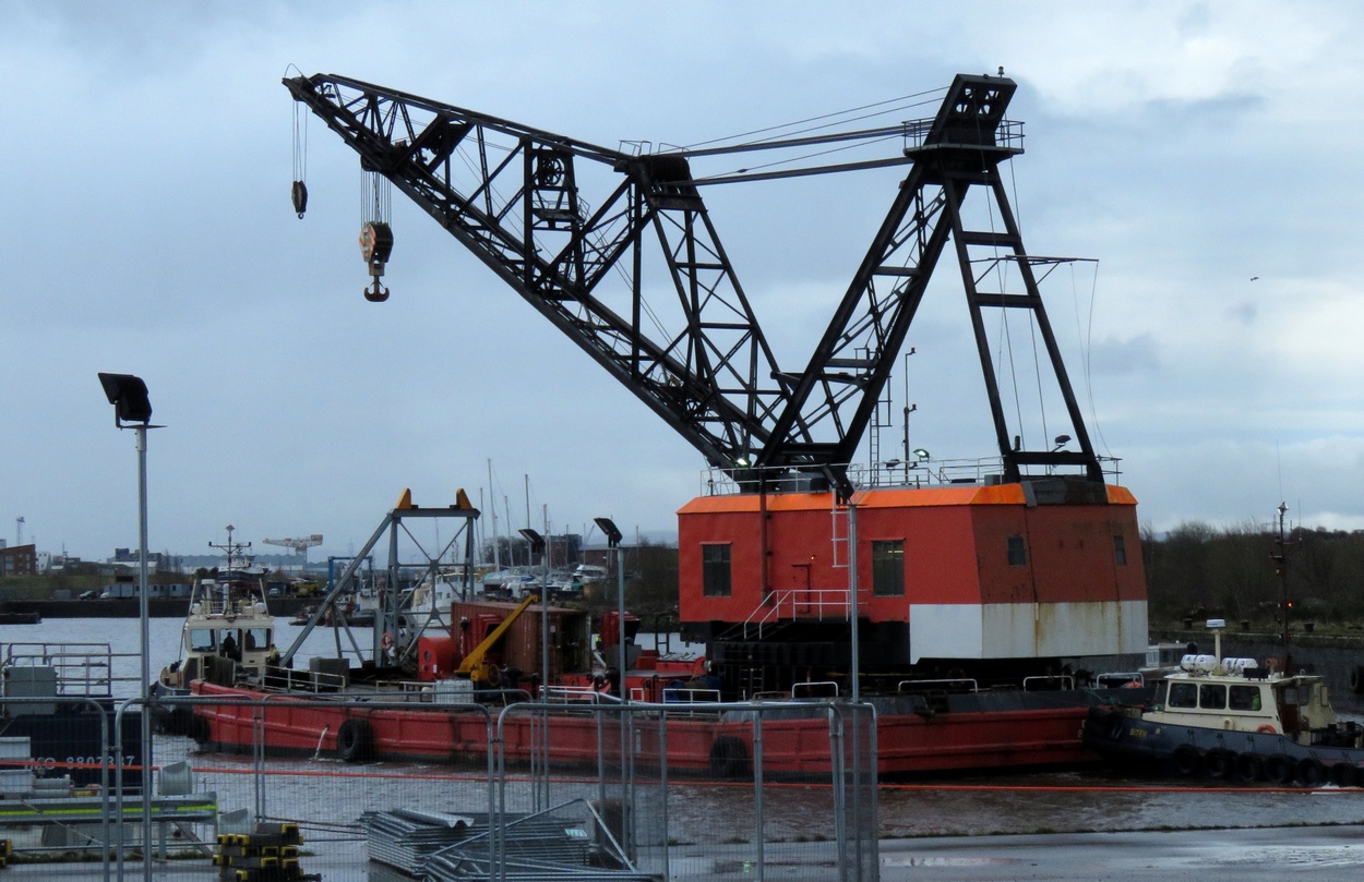 River Clyde Photography KML’s heavy lift crane barge BD6072