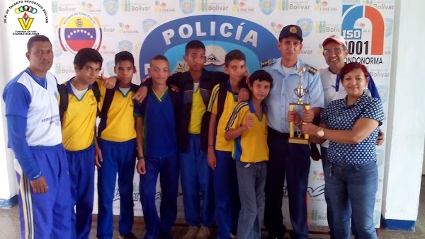 AJEDRECISTAS PARTICIPARON EN COMPARTIR DEPORTIVO EN LA PEB. AJEDRECISTAS PARTICIPARON EN COMPARTIR DEPORTIVO EN LA PEB.