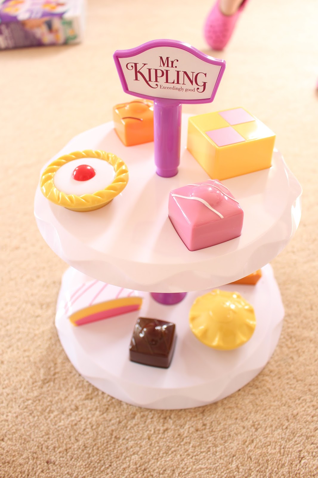 casdon mr kipling cake stand