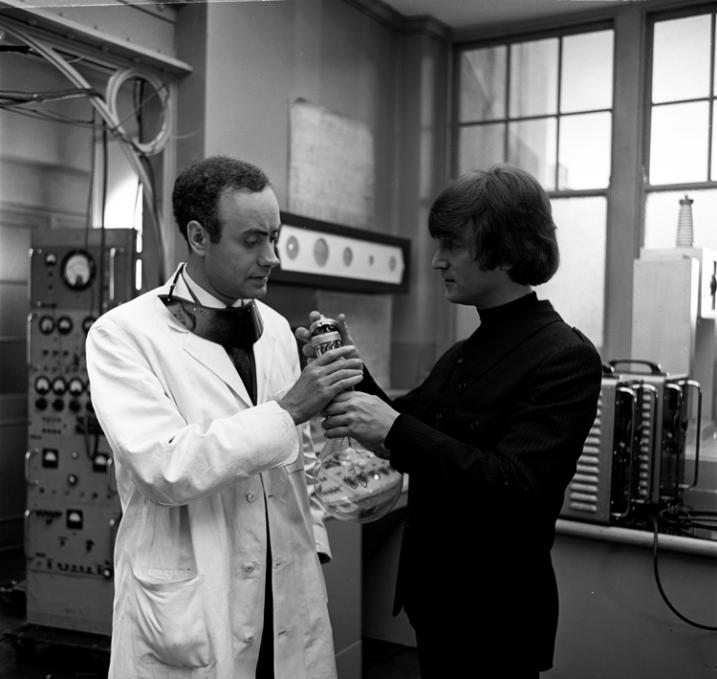 Historia The Beatles (Fab Four): VICTOR SPINETTI - 