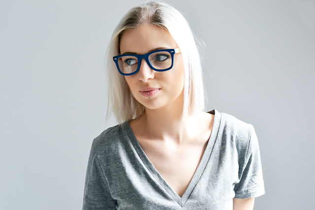Nearsighted glasses, design, budget, cheap, flying tiger, danish design, glasses, wayfarer, ray-ban look a like, knock off, inspired, blue, wood glasses, fashion blogger