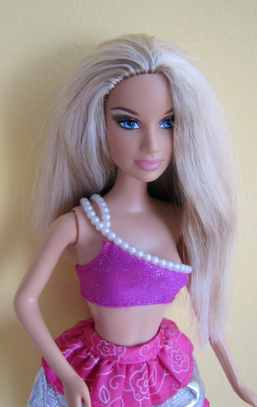 lalki Makarreny Barbie, Taffy i szczeniaki M4227 z 2008 roku