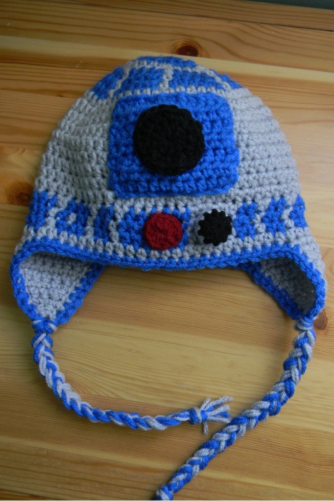 Nesting Sticks: Crocheted R2D2 Earflap Hat {Pattern}
