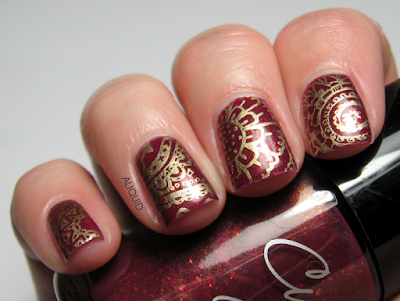 ALIQUID: Today's mani: Gold on red stamping