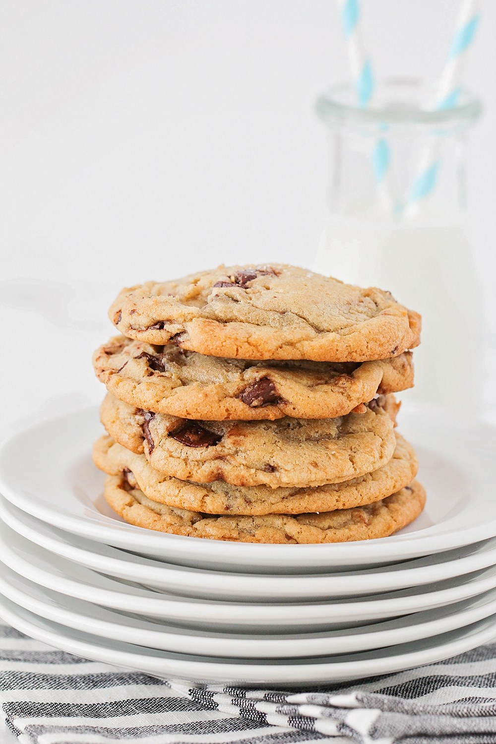 Want freshly baked, perfectly delicious cookies whenever the craving strikes? Follow these simple step by step instructions to freeze cookie dough, for the best results every time!