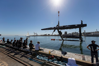 L'AC72 Oracle Team USA après son chavirage.