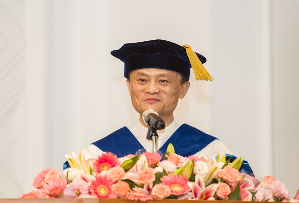 馬雲獲頒台師大名譽教育學博士