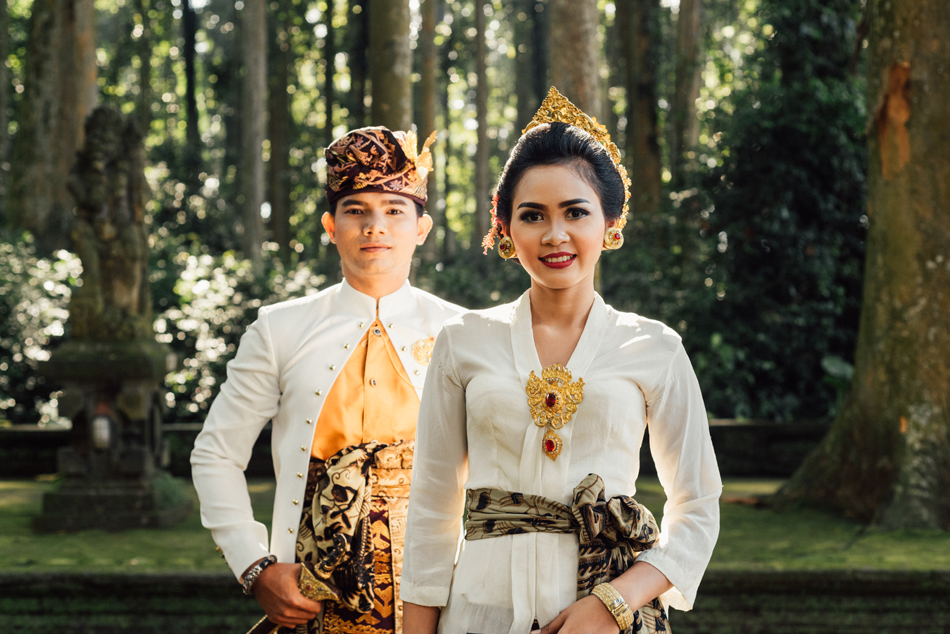 Baju Adat Bali Couple