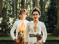 Baju Adat Bali Couple