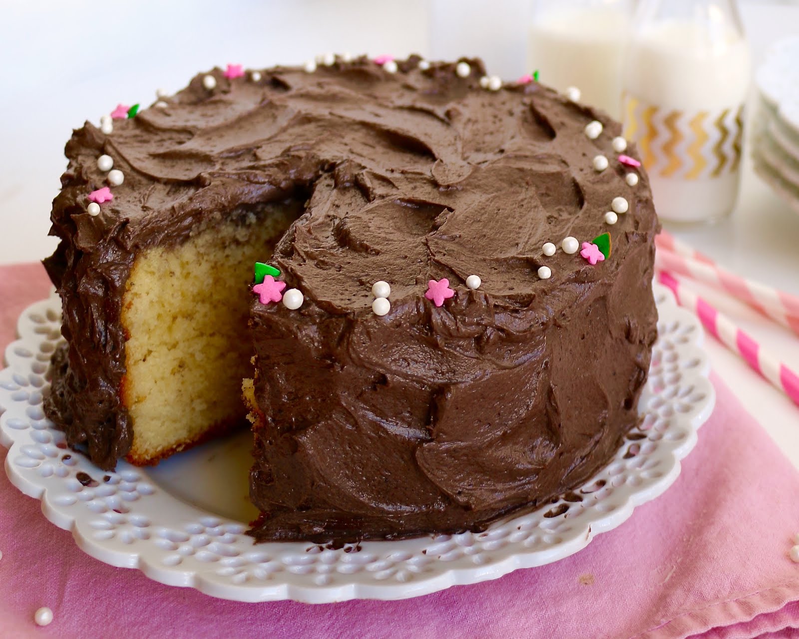 Mini Small Batch Yellow Cake With Chocolate Buttercream Frosting The Lindsay Ann