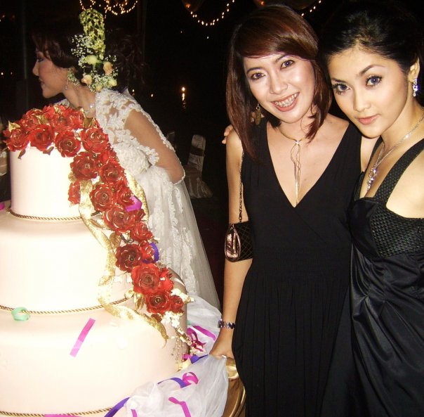 Gairah Artis Seksi Eva Anindita Saat Dugem