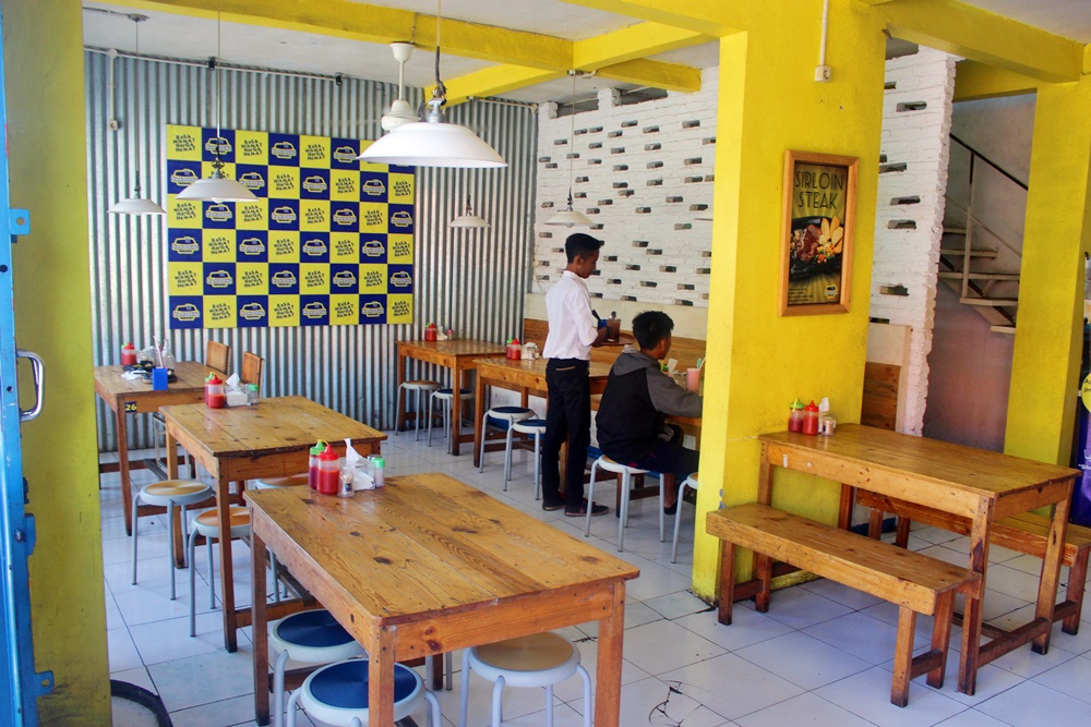 Elvira Indah Gayatri Kampoeng Steak Surabaya