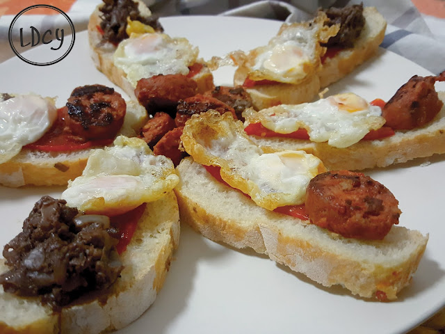 Cojonudas Y Cojonudos/&#8221;cojonudas Y Cojonudos&#8221; (fried Quail Eggs With Sausage Or Black Puding
