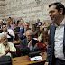 Κλυδωνίζεται, αλλά δεν βυθίζεται υπό το φόβο των εκλογών- Αντιδρούν, αλλά δεν καταψηφίζουν οι βουλευτές του ΣΥΡΙΖΑ