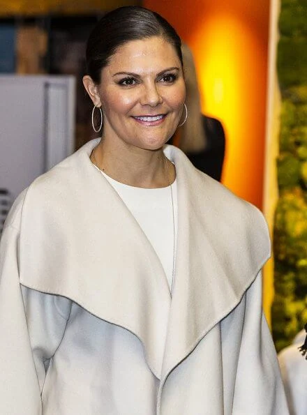 Crown Princess Victoria wore Gianvito Rossi Levy ankle boots, carries Valentino Small chain shoulder bag. wide-collar coat long sleeve