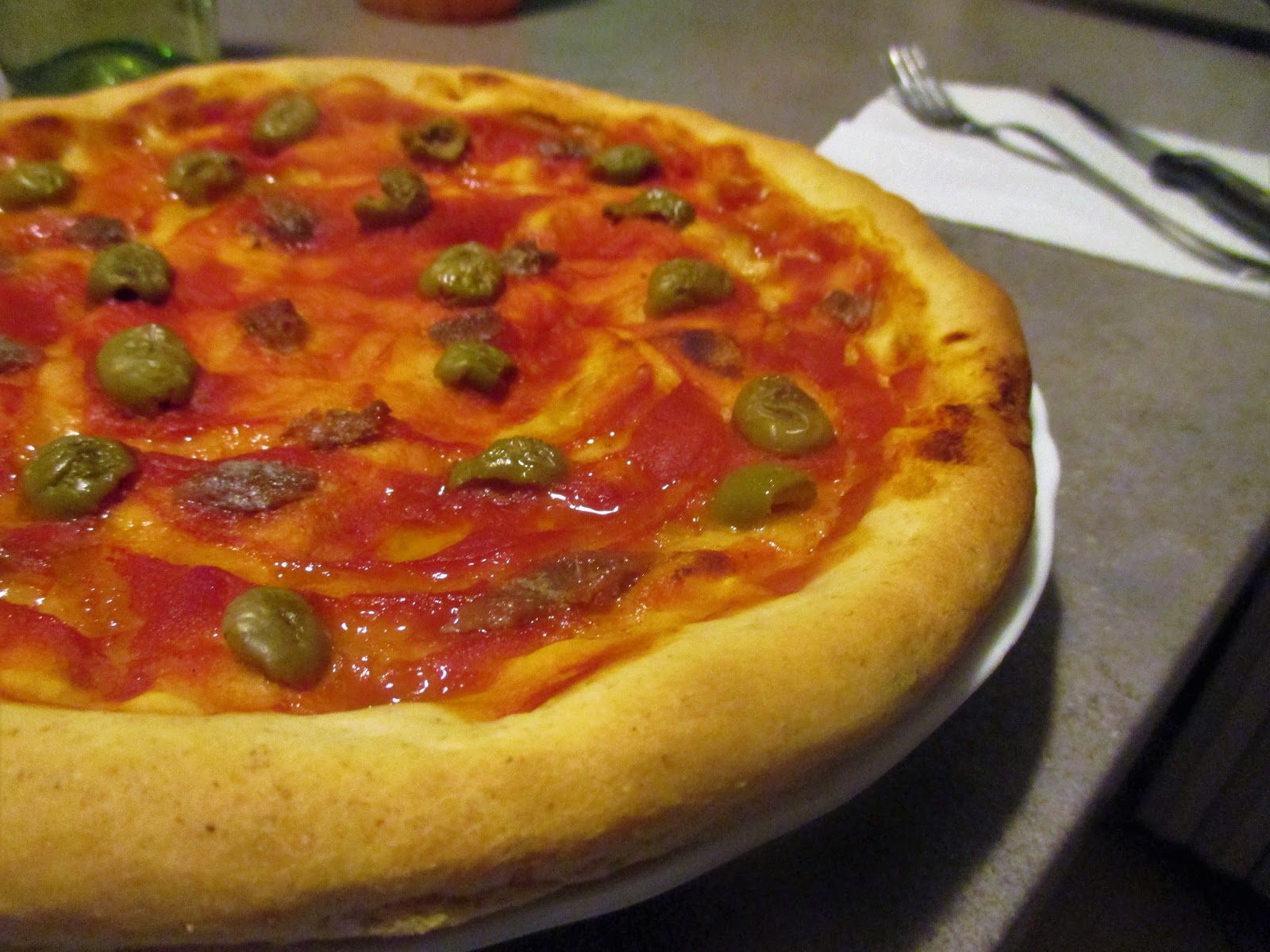 HOMEMADE ANCHOVIES AND OLIVES PIZZA WITH SPECIAL DOUGH Pizza fatta in