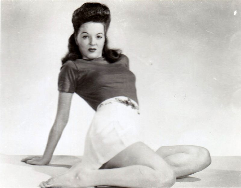 35 Glamorous Photos Of Amateur Pin Up Girls From The 1940s ~ Vintage Everyday