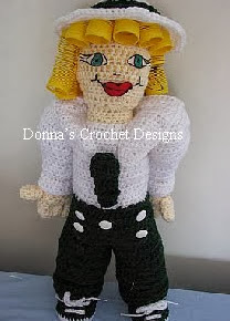 http://www.donnascrochetdesigns.com/plasticsprings/doll-with-plastic-spring-curls-free-crochet-pattern.html