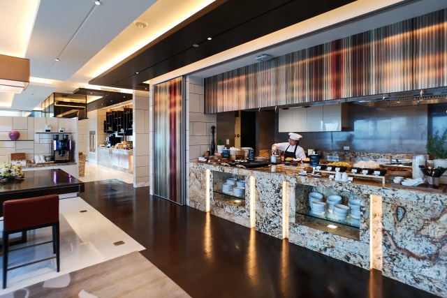breakfast at The Grand Club executive lounge of Grand Hyatt Manila