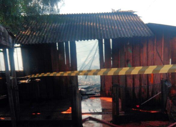 Roncador: Residência pega fogo na Rua Paraná