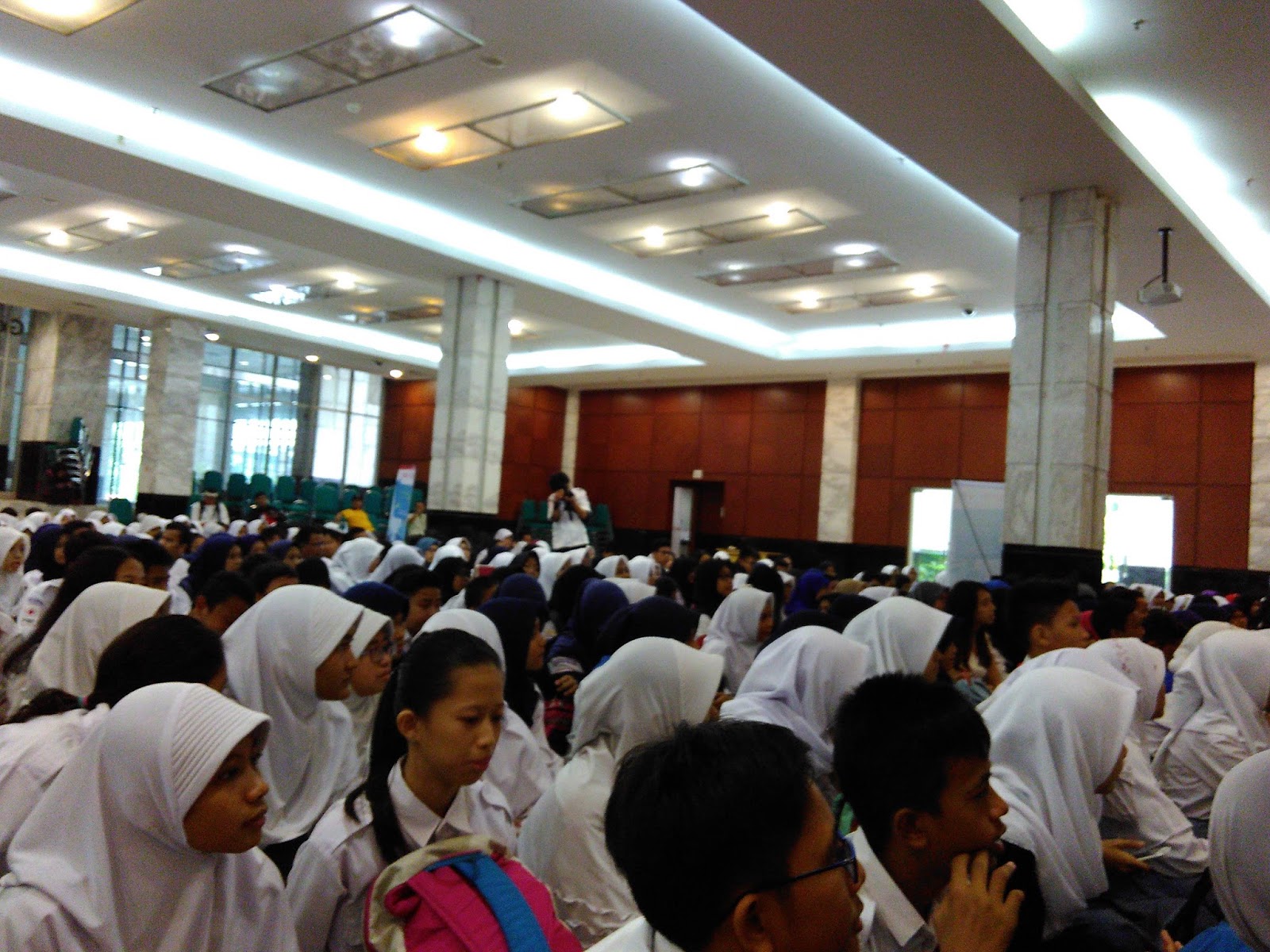 Dewi Apriani: Maret 2016