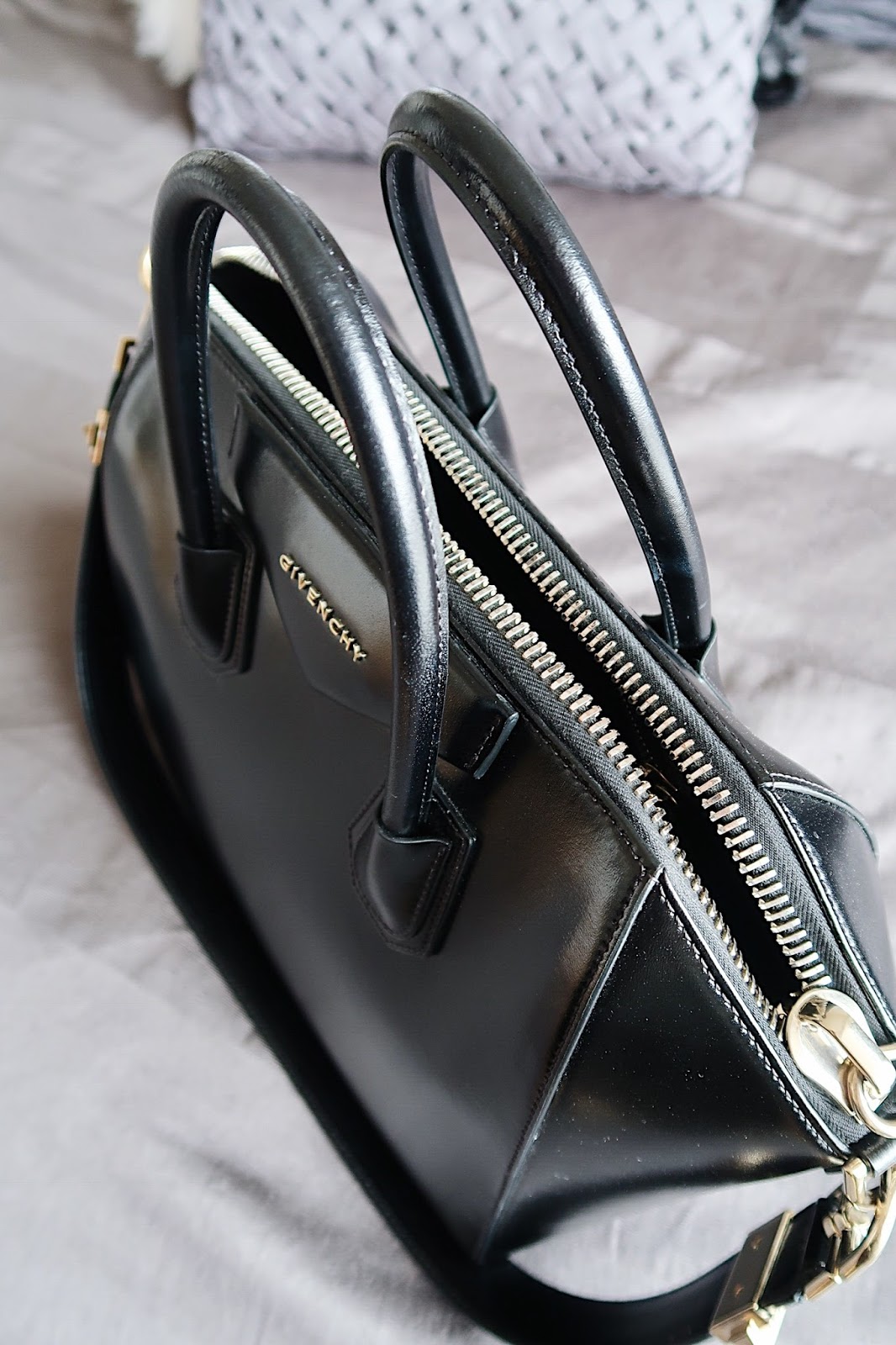 Review: Givenchy Antigona Leather Satchel - Elle Blogs