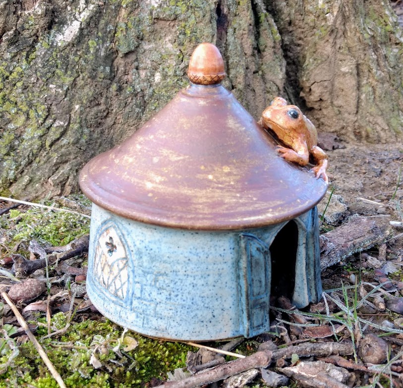 Acorn Pottery Toad houses...with toads
