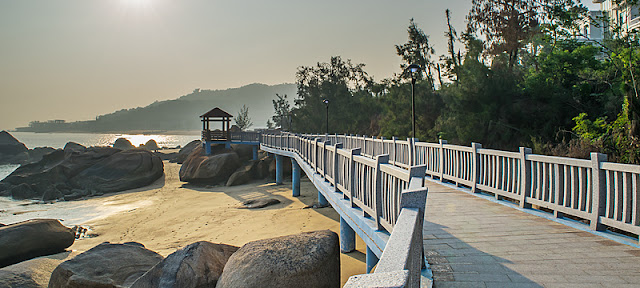 La promenade aménagée sur la plage à Xiamen