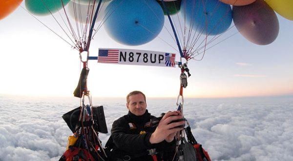 Pria ini Sebrangi Samudera Atlantik dengan Balon Udara