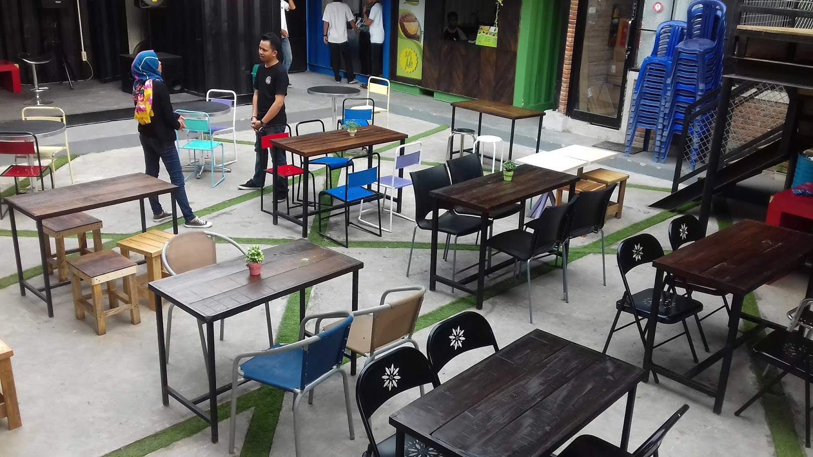 Instagenicnya Kafe Urbanistbox Kota Makassar Bimo Aji