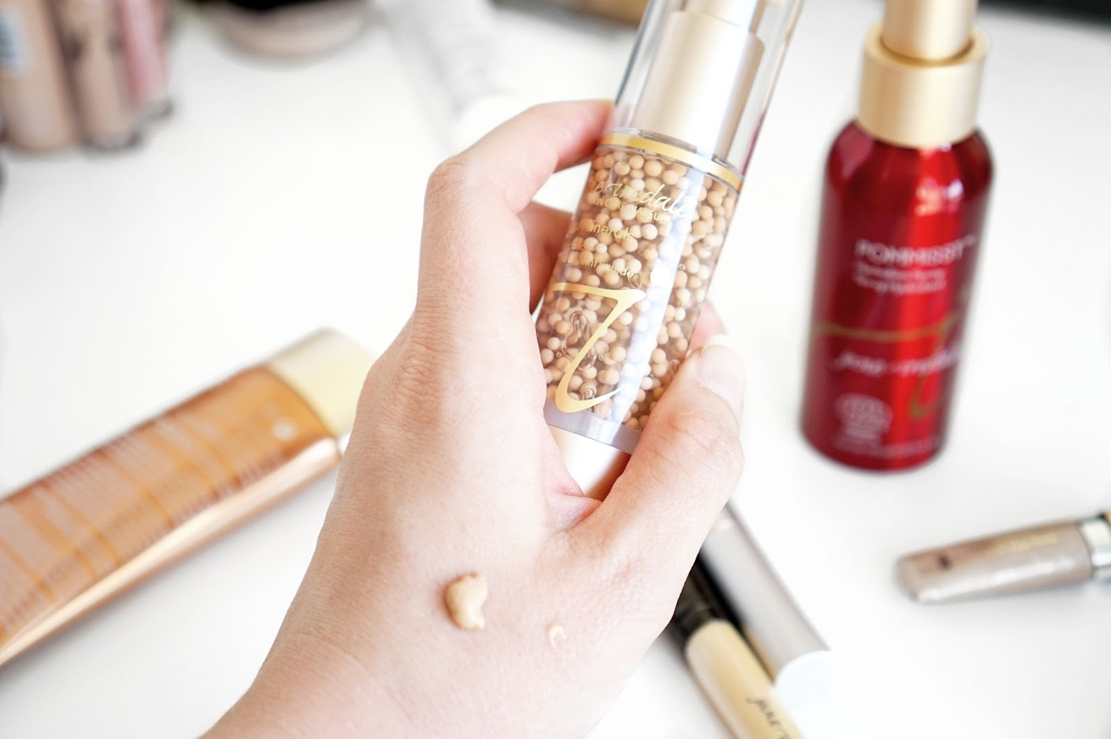 Jane_Iredale_Liquid_Minerals_A_Foundation_Beads_Hyaluronic_Acid
