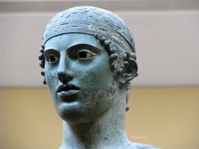 Miriam Gaudio: AURIGA DI DELFI - scultura greca