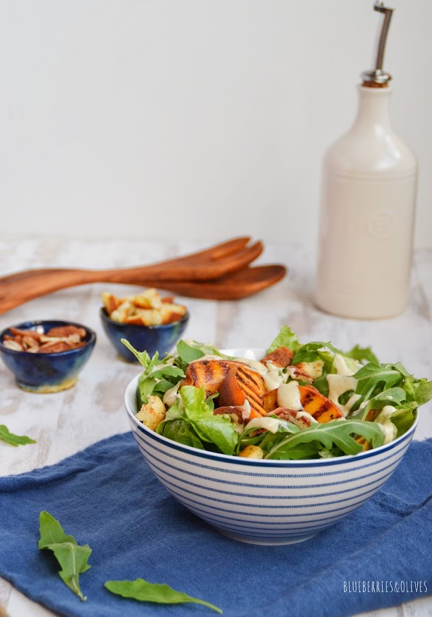 ENSALADA CÉSAR CON MELOCOTÓN ASADO