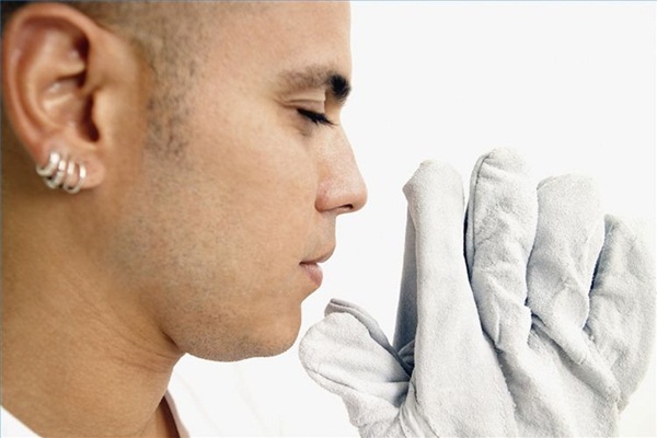 Mau Keren dengan Tindik? Tanya Pandangan Islam Tentangnya Lebih Dulu Yuk!