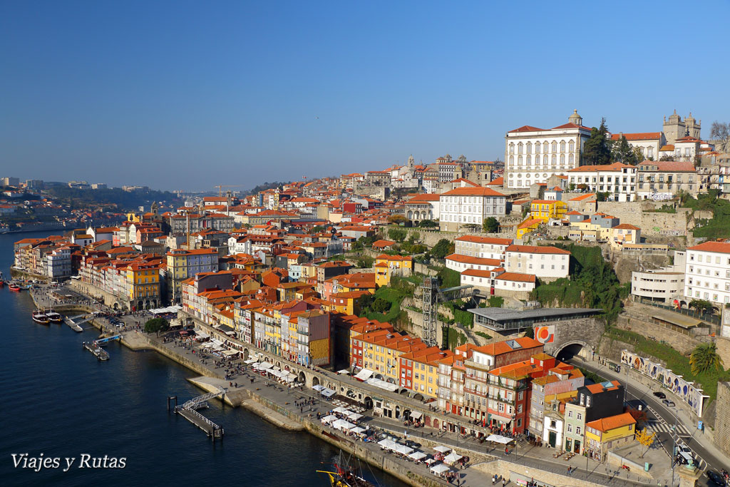 barrio de la Ribeira de Oporto visto de lo alto del puente Don Luis I