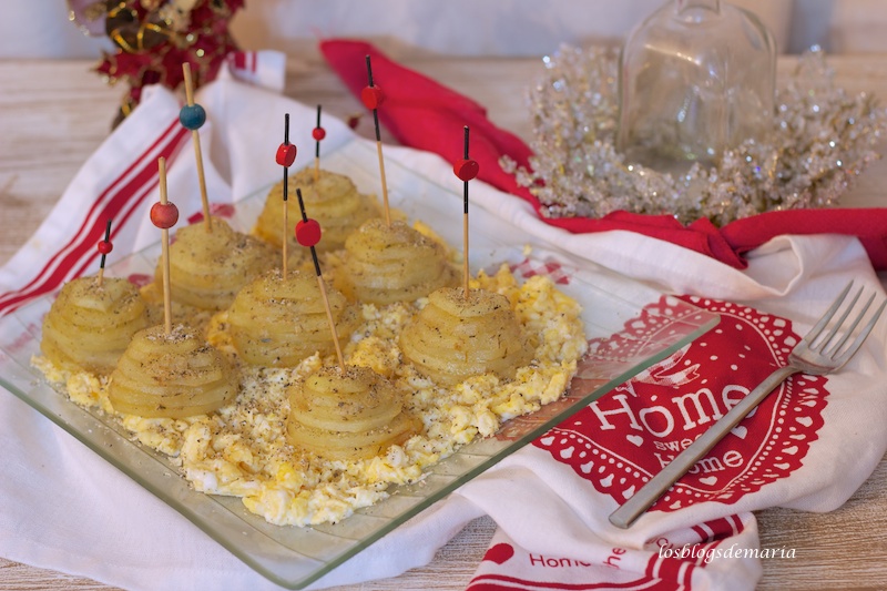 Torres de patatas con huevo revuelto a la trufa